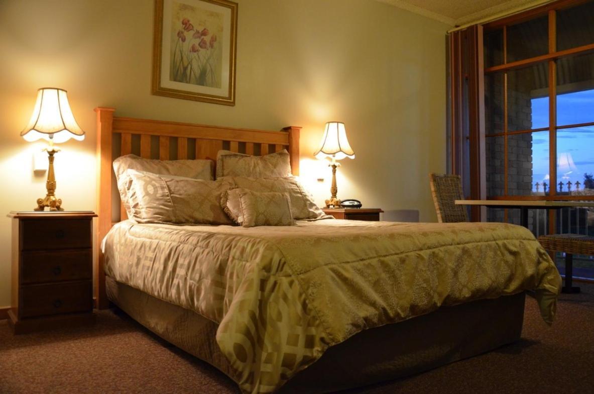 Bayview Motel Rosebud/Rye Room photo